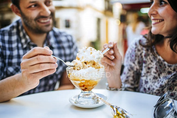 couple eats ice cream